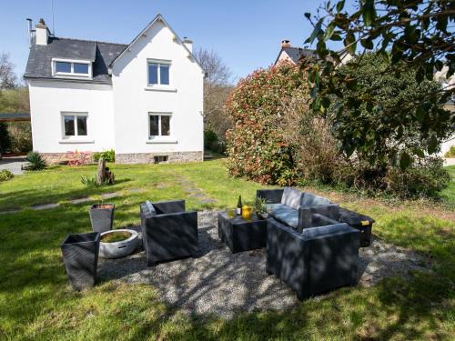 Nevez House | Holiday Home Chez Eric by Interhome