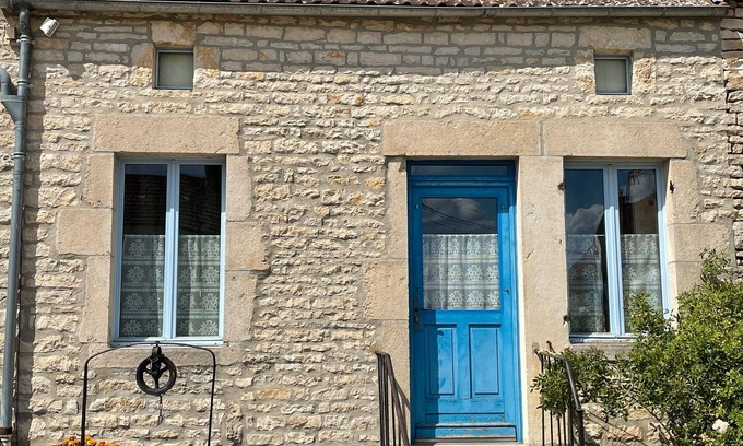 Massangis House | Holiday Home 'Chez Pauline' with Private Garden