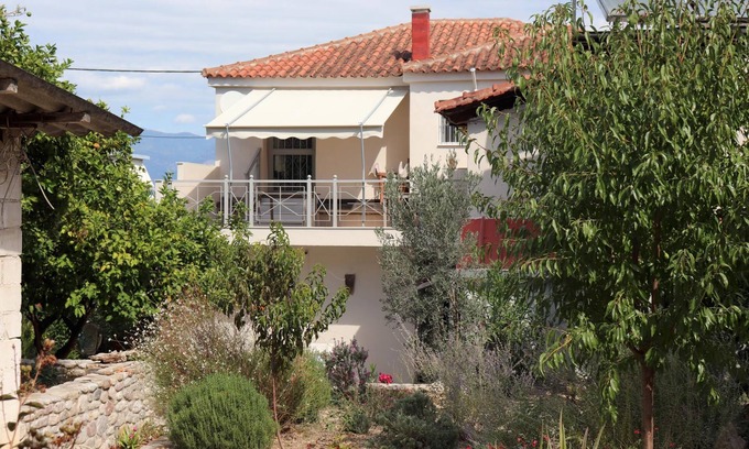 Selianitika House | Holiday home close to the beach, walking distance to the center of the village w