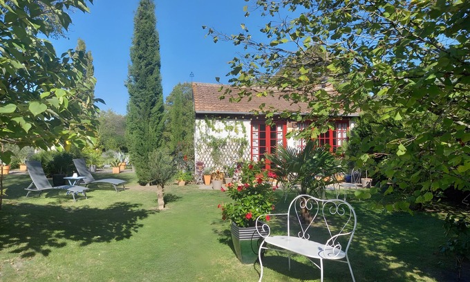 Gy-en-Sologne House | Holiday Home 'Cocooning Au Cœur De La' with Wi-Fi and Air Conditioning