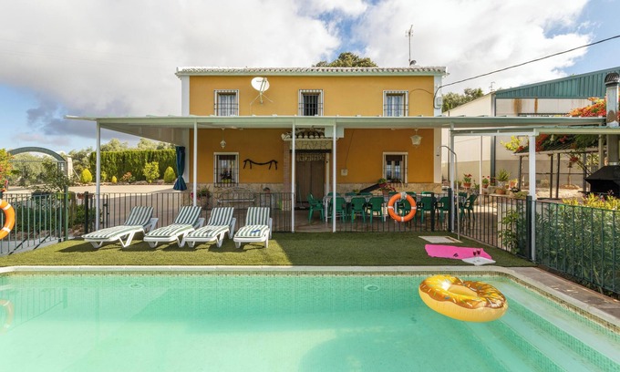 Archidona House | Holiday Home "Cortijo Rural Puerto Nuevo" with Pool, Garden, Terrace & Wi-Fi