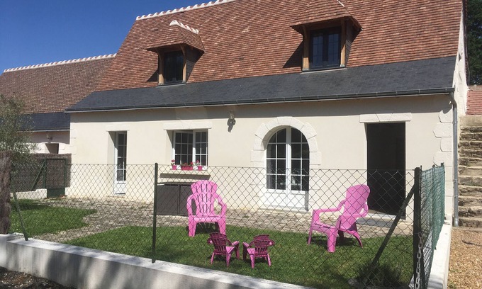 Luynes House | Holiday Home 'Domaine' with Shared Pool, Shared Garden and Wi-Fi