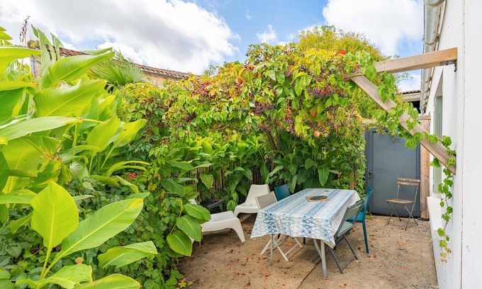 Chaillevette House | Holiday Home 'Du Porche' with Private Terrace and Wi-Fi