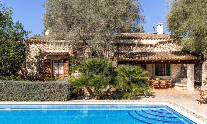 Sineu Villa | Holiday Home Es Fangar with Mountain View, Pool & Wi-Fi