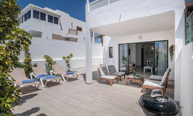Puerto del Carmen House | Holiday Home "Alegria" close to the Beach with Garden & Wi-Fi