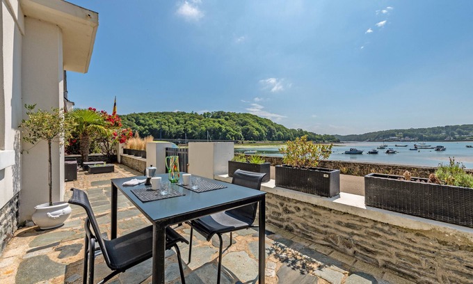 Plouezoch House | Holiday Home 'Évasion Marine Face À La Mer' with Sea View, Private Terrace and Wi-Fi