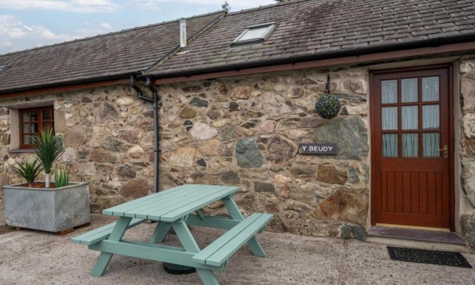 Brynrefail House | Holiday Home Ffordd Fodolydd-1 by Interhome