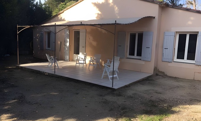 Vedene House | Holiday Home 'Gîte En Provence' with Wi-Fi