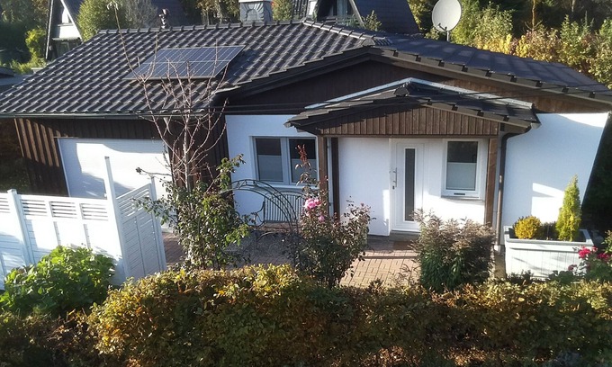 Meschede House | Holiday Home 'Glückshuuske' Sauerland