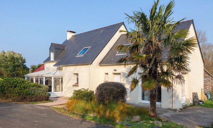 Pouldreuzic House | Holiday Home 'Grande Maison À 5min Des Plages' with Shared Pool, Terrace and Private Garden