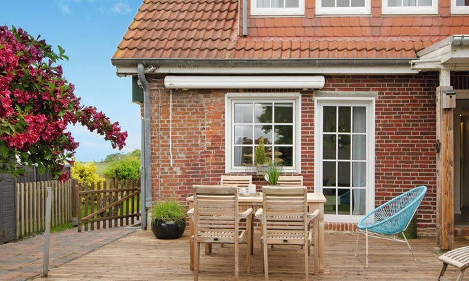 Ostermarsch House | Holiday Home "Huus ant Diek" with Private Terrace & Wi-Fi
