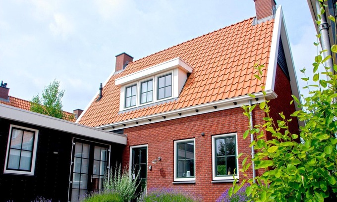 Colijnsplaat House | Holiday Home in Colijnsplaat