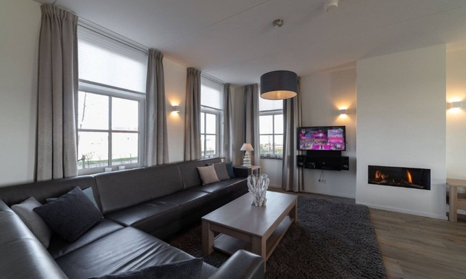 Colijnsplaat House | Holiday Home in Colijnsplaat by the Sea