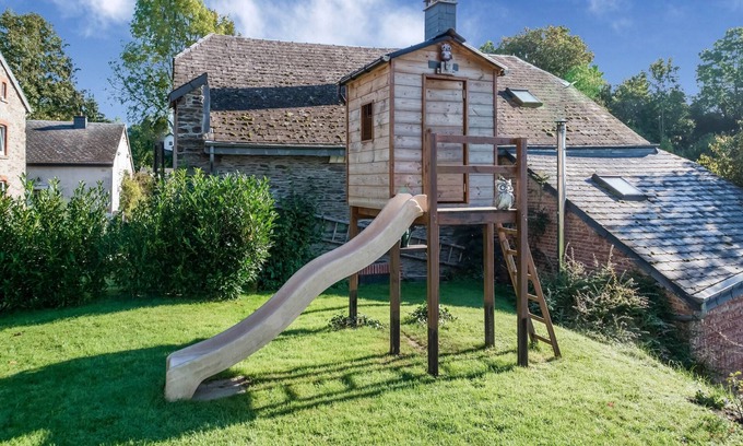 Nadrin House | Holiday Home in Houffaliz With Garden