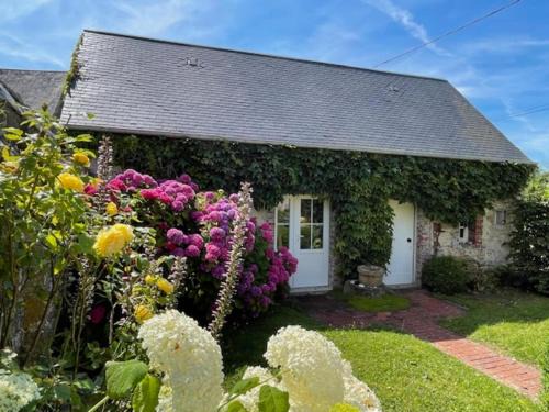 Baie du Cotentin House | Holiday home in Houtteville with garden