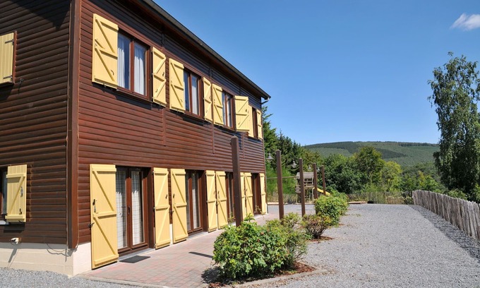 La Roche-en-Ardenne Ski Chalet | Holiday Home in La Roche with Sauna & Games