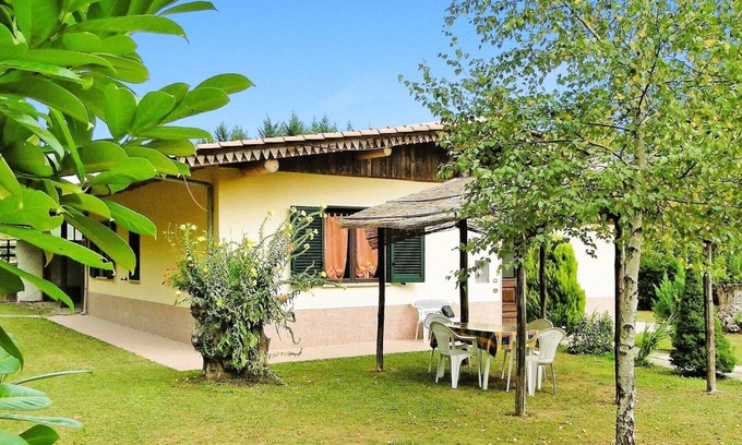 Camporgiano Villa | Holiday Home in Lucca with Pool