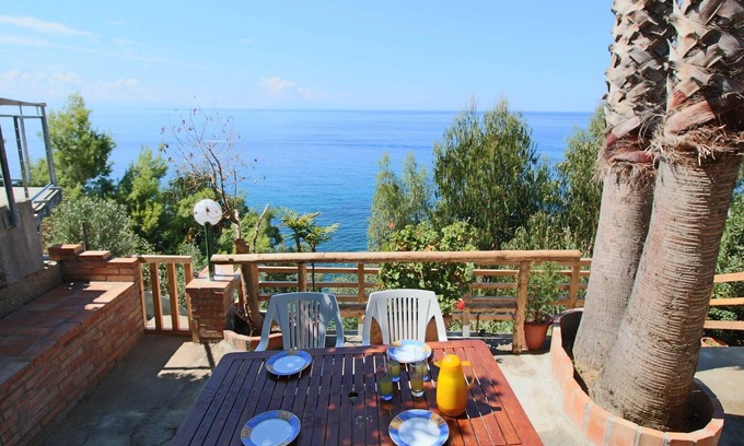 Santa Maria House | Holiday Home in Ricadi near the Beach
