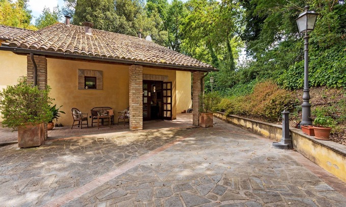 Perugia Apartment | Holiday Home in Umbria with Pool