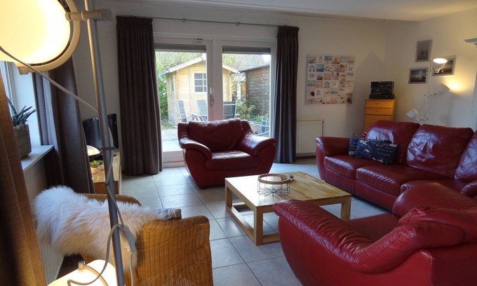 Wemeldinge House | Holiday Home in Zeeland with Garden