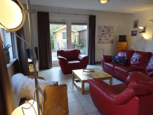 Wemeldinge House | Holiday Home in Zeeland with Garden
