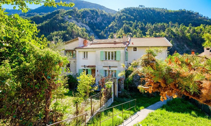 Luceram House | Holiday Home 'Jolie Maison' with Wi-Fi