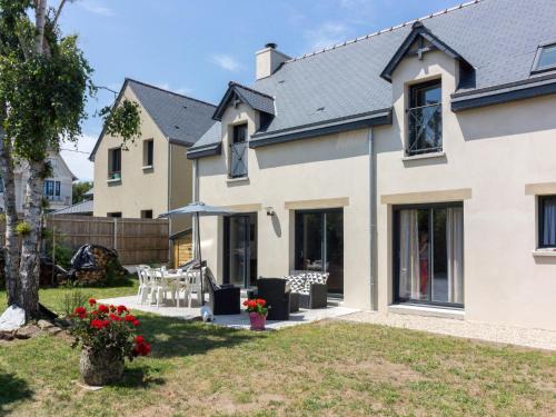 Saint-Lunaire House | Holiday Home Ker-Heol by Interhome