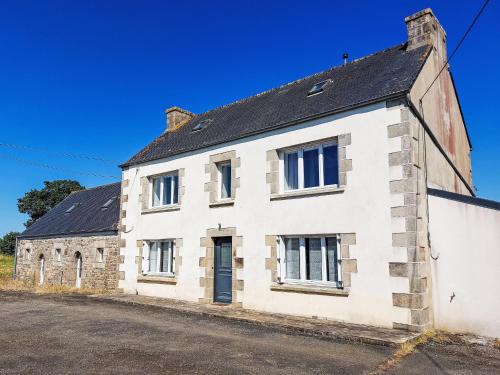 Plouegat-Moysan House | Holiday Home Kerdro by Interhome