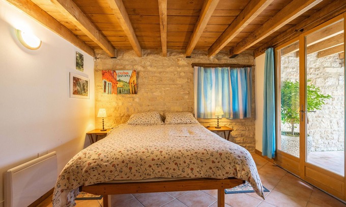 Gemozac House | Holiday Home 'L'arbre - Gîtes De La Tournerie' with Shared Pool, Shared Garden and Wi-Fi