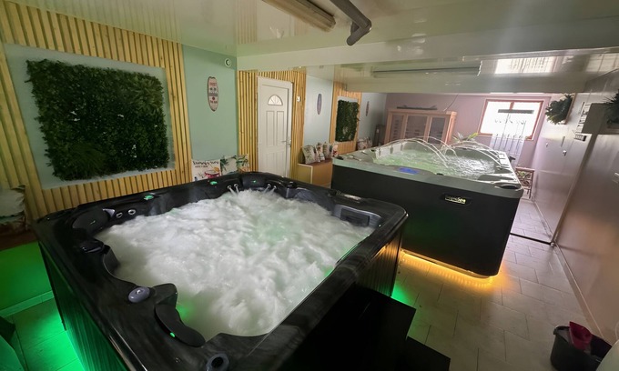 Maubert-Fontaine House | Holiday Home 'Le Repos Du Lièvre' with Private Terrace, Private Garden and Wi-Fi