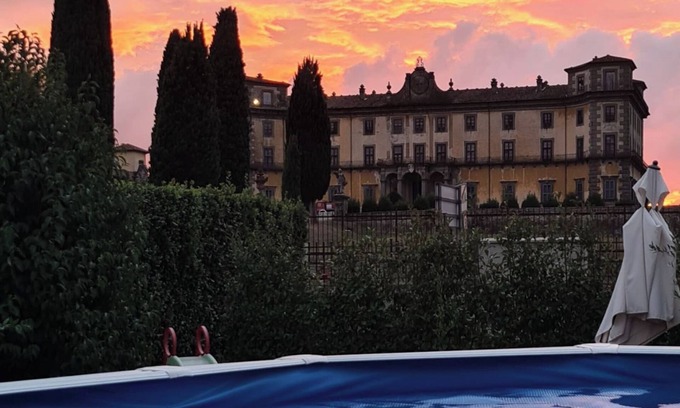 Borgo a Buggiano House | Holiday Home 'La Tana Di Ulisse' with Shared Pool, Shared Garden and Wi-Fi