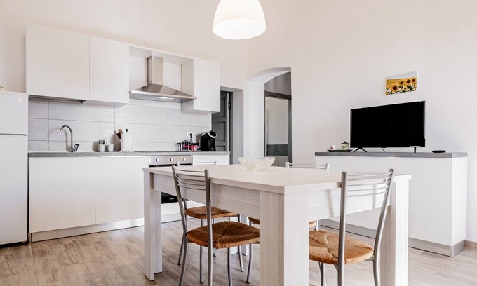 Manciano House | Holiday Home 'La Casa Di Campagna' with Private Garden, Wi-Fi and Air Conditioning