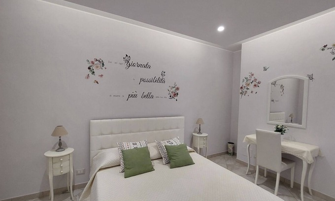 Pulsano House | Holiday Home 'La Casetta Di Tiziana - Rosa' with Private Terrace and Air Conditioning