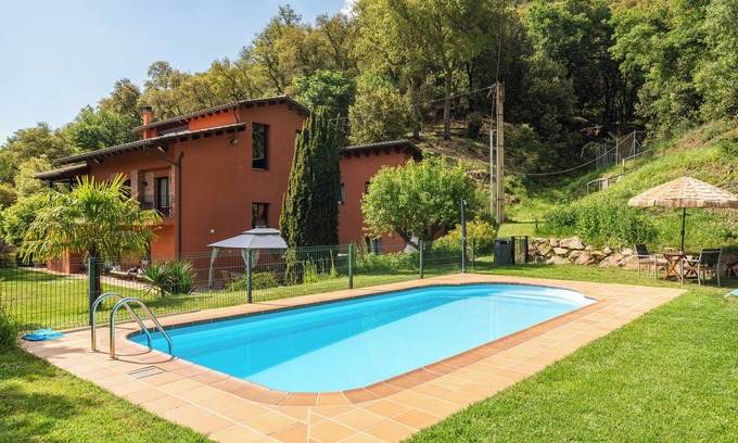 Viladrau House | Holiday Home 'La Montse' with Mountain View, Private Pool and Wi-Fi