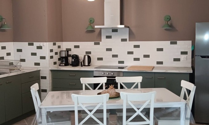 Franleu House | Holiday Home 'La Pause Picarde - Baie De Somme' with Private Terrace, Shared Garden and Wi-Fi