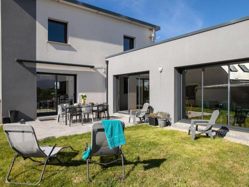 Sibiril House | Holiday Home La Villa du Pêcheur by Interhome