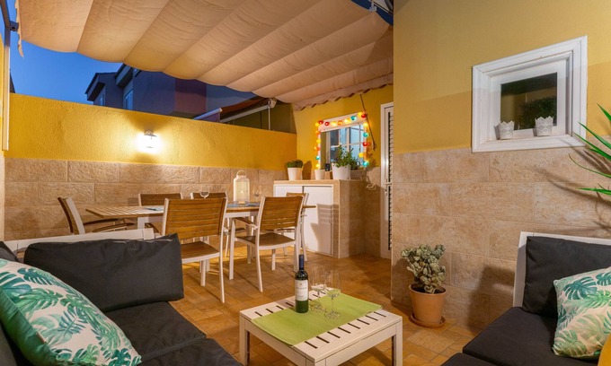 Maspalomas House | Holiday Home 'Las Velas 37' with Shared Pool, Wi-Fi