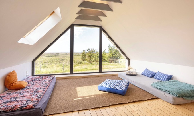 Plomeur House | Holiday Home 'Le Gîte De San Theurnel' with Sea View, Private Garden and Wi-Fi