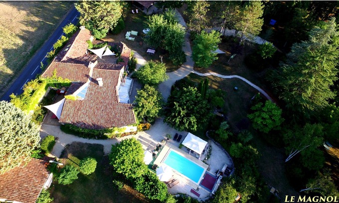 Les Arques House | Holiday home le Magnolia on the border of Lot / Dordogne, rural and lots of privacy