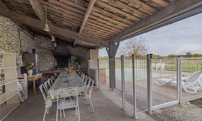 Castillonnes House | Holiday Home "Le Petit Presbytère de Pompiac" with Shared Pool & Wi-Fi