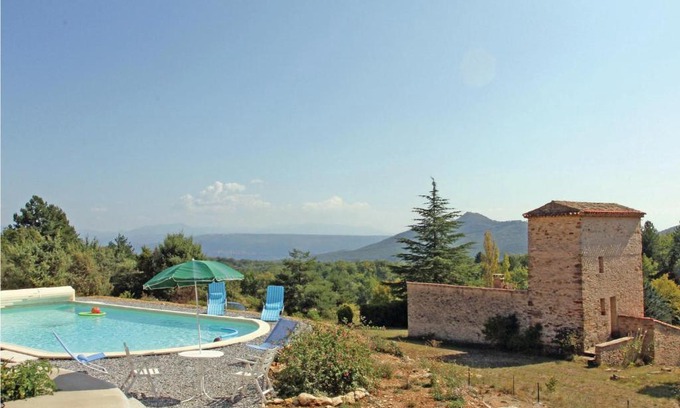 Mallefougasse-Auges House | Holiday Home Le Pigonnier de la Tuilière