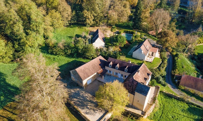 Grolejac House | Holiday Home 'Le Promontoire' with Lake View, Private Terrace and Wi-Fi