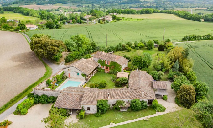 Monflanquin House | Holiday Home 'Les Figuiers De Monflanquin' with Pool, Terrace, Garden & Wi-Fi