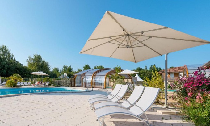 Parentis-en-Born House | Holiday Home Les Cottages du Lac M3 Premium by Interhome