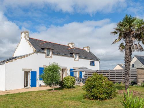 Saint-Philibert House | Holiday Home Les palmiers by Interhome