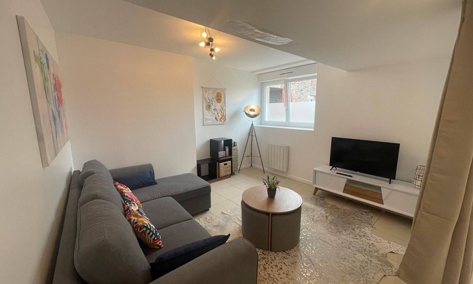 Matignon House | Holiday Home 'Les petites hirondelles' with Balcony and Wi-Fi