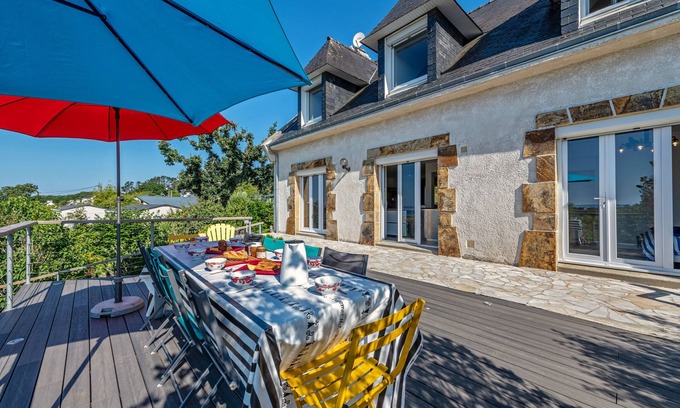 Crozon House | Holiday Home 'Maison 10 Pers 2kms De La Plage' with Sea View, Private Terrace and Wi-Fi