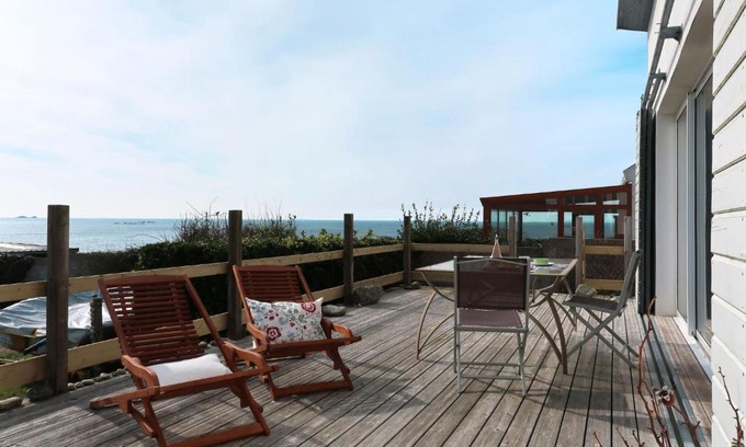 Lanildut House | Holiday Home Maison d'en haut - LDT104 by Interhome