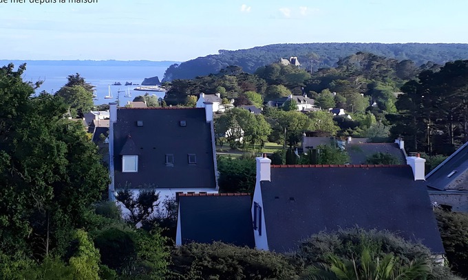 Crozon House | Holiday Home 'Maison Quartier Porzic' with Sea View, Private Garden and Wi-Fi