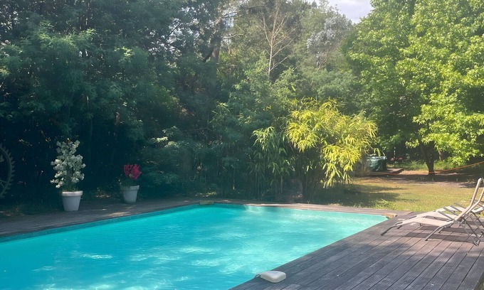 Merignac House | Holiday Home 'Namasté' with Private Pool, Private Terrace and Wi-Fi